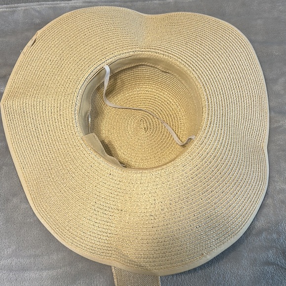Beach hat - Picture 2 of 3
